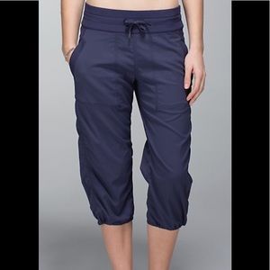 Lululemon Studio crops - the original. Sz 8 Navy blue.